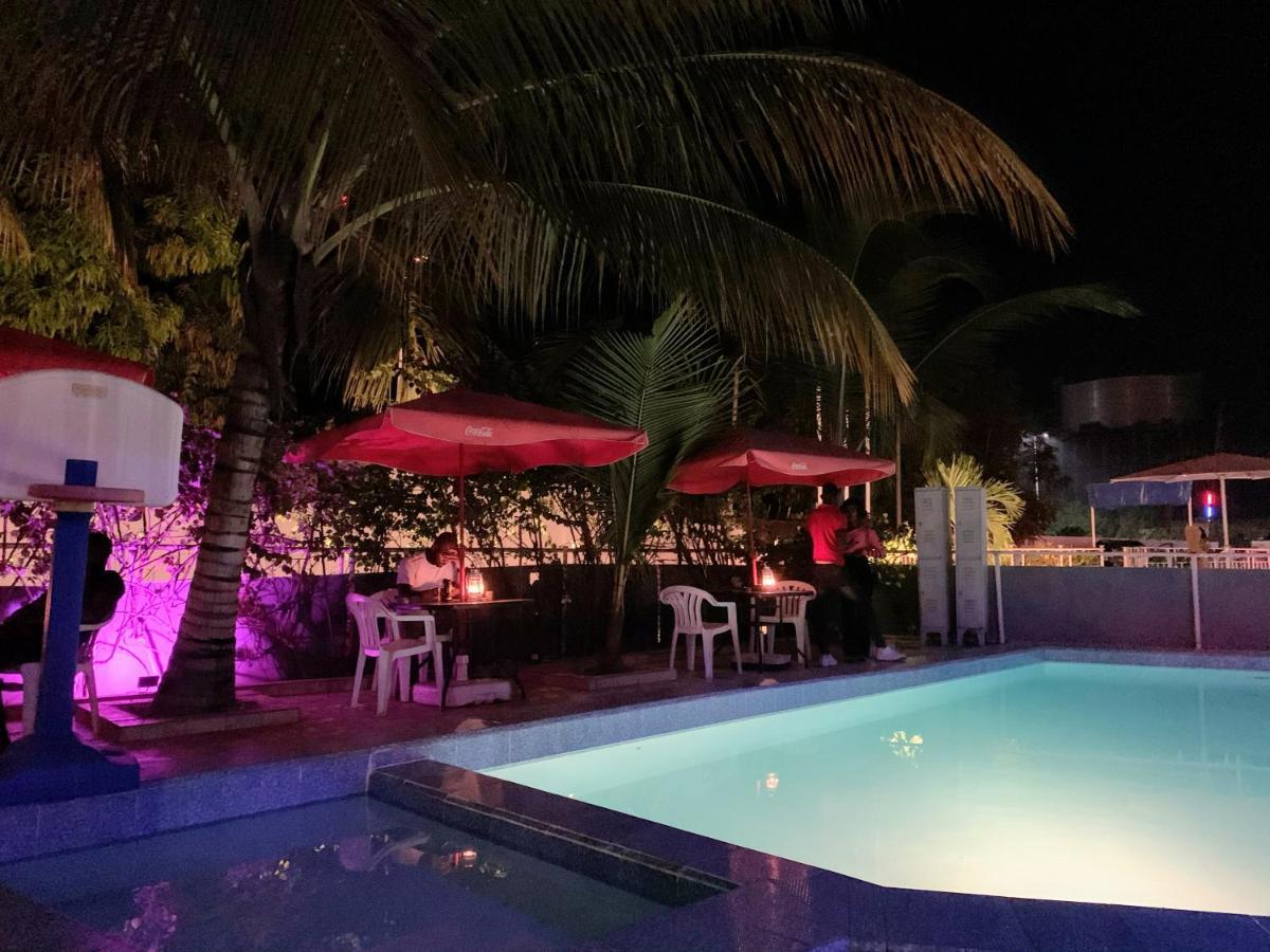 Woodpecker Resort Hotel Banjul Exterior foto